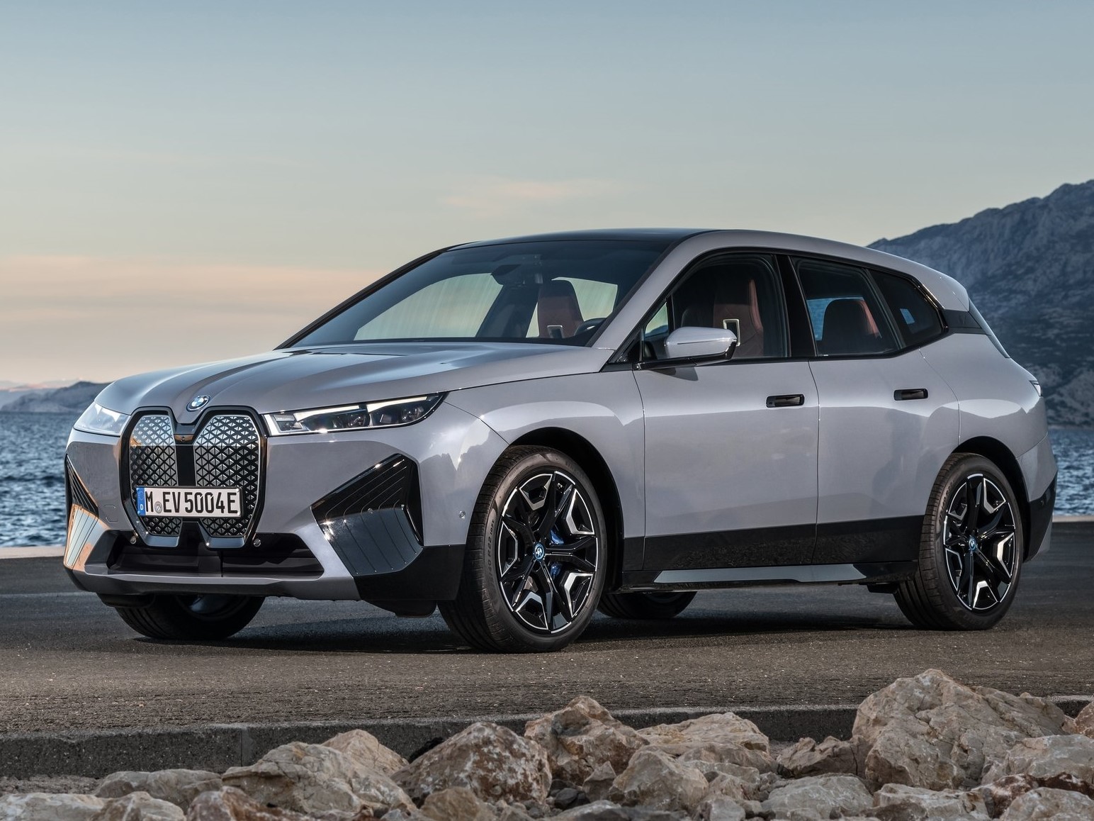 Kontrowersyjna stylistyka BMW iX przyciągnie uwagę absolutnie każdego!